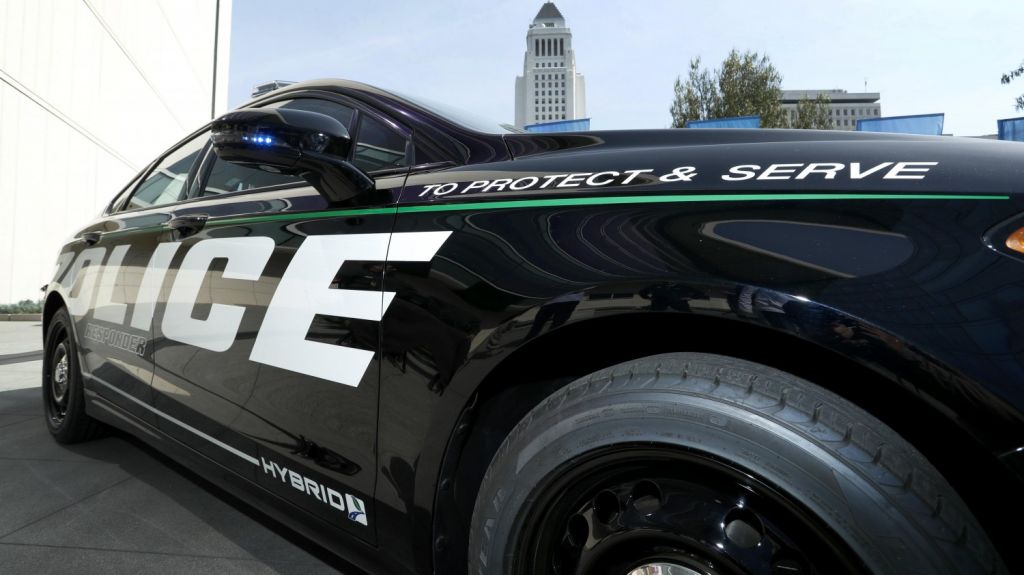  Polic&iacute;a de Los &Aacute;ngeles arrestado y acusado de tocar senos a una mujer muerta 