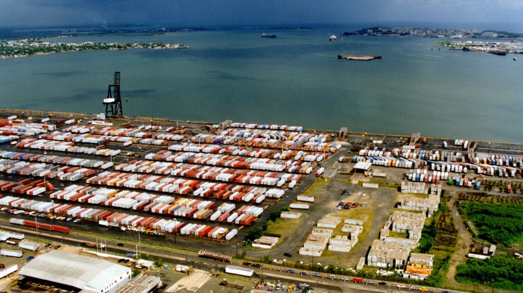  Cinco mil vagones varados en puerto de San Juan por conflicto obrero patronal 