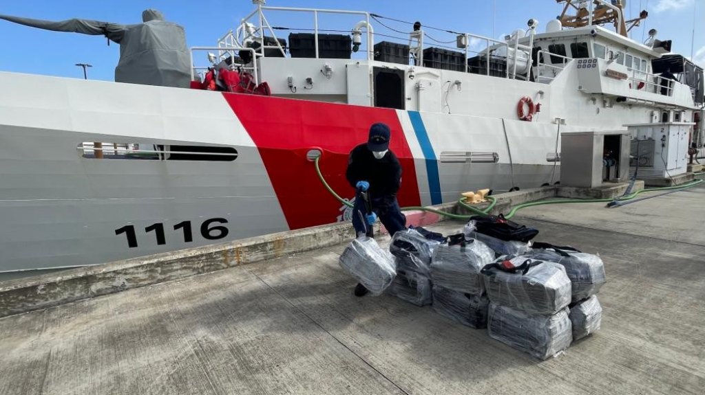  Guardia Costera intercepta embarcaci&oacute;n e incauta 721 libras de coca&iacute;na 