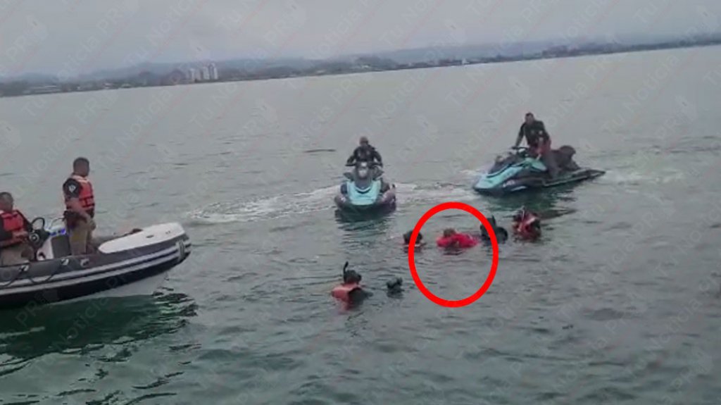  Video: Momento en que buzos estatales y municipales de San Juan encuentran inmigrante escondido bajo el agua 