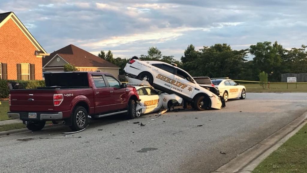  Amarr&oacute; a su esposa, se llev&oacute; los ni&ntilde;os, intent&oacute; matar los polic&iacute;as y termin&oacute; muerto 