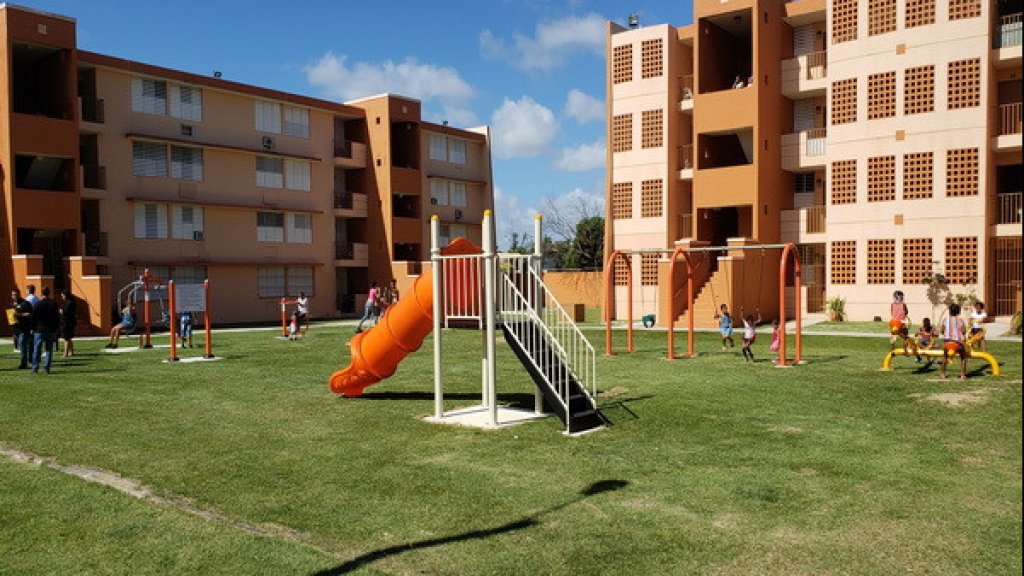  Residentes de vivienda p&uacute;blica advierten que si se consuma el contrato de LUMA se tirar&aacute;n a las calles 