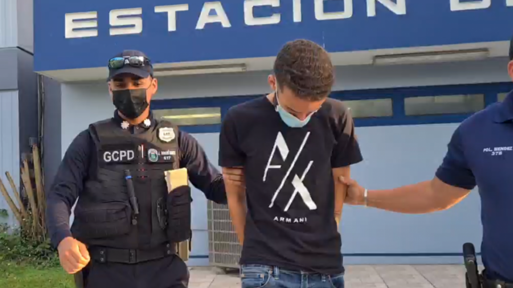  Video: Municipales de Guaynabo arrestan &ldquo;Chamaquito&rdquo; con una pistola y drogas 