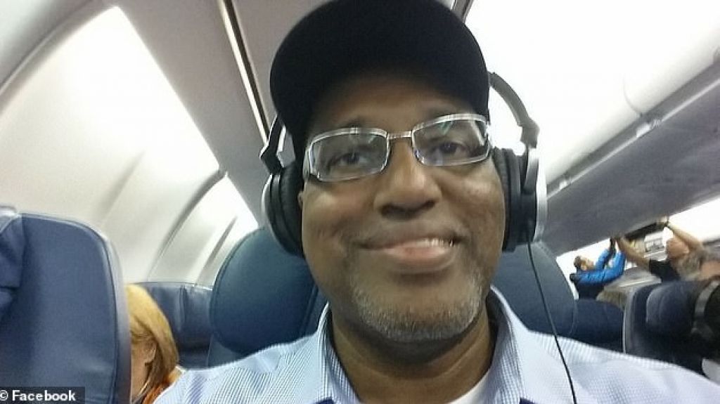  Acusan en EE.UU. a un pastor y presidente de un colegio b&iacute;blico de abusar sexualmente de un estudiante en un avi&oacute;n 