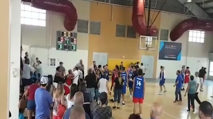 Secretario de RecreaciÃ³n y Deportes lamenta pelea entre jÃ³venes durante juego de Baloncesto en Santurce 