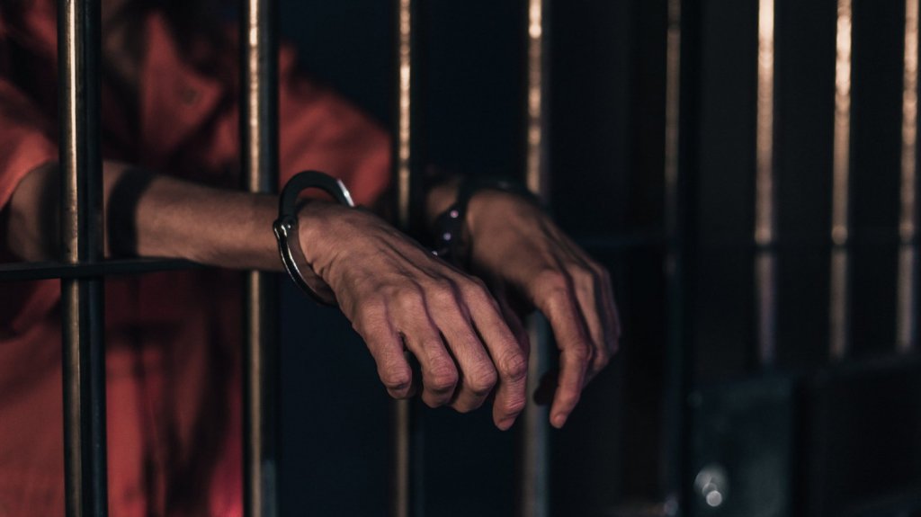  Sujeto se molesta porque perro vomita en su carro y termina preso por violencia de g&eacute;nero en Mayag&uuml;ez 