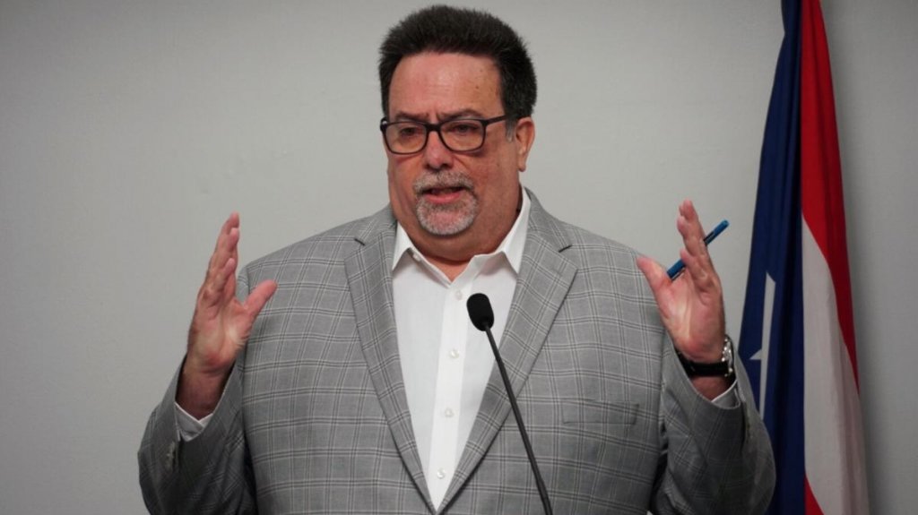  Denis Márquez busca proteger derechos de los trabajadores de la AEE ante procesos de movilidad 