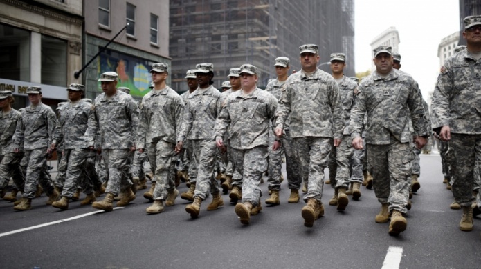 Trump darÃ¡ 6 meses al PentÃ¡gono para implementar prohibiciÃ³n a transexuales