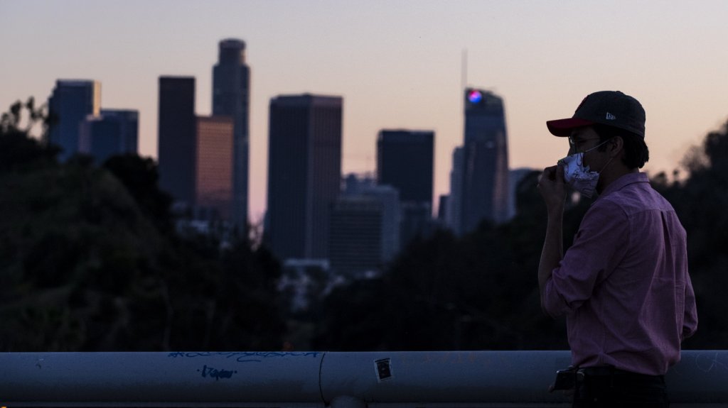  EE.UU. supera los 215.800 muertos y 7,85 millones de casos de COVID-19 