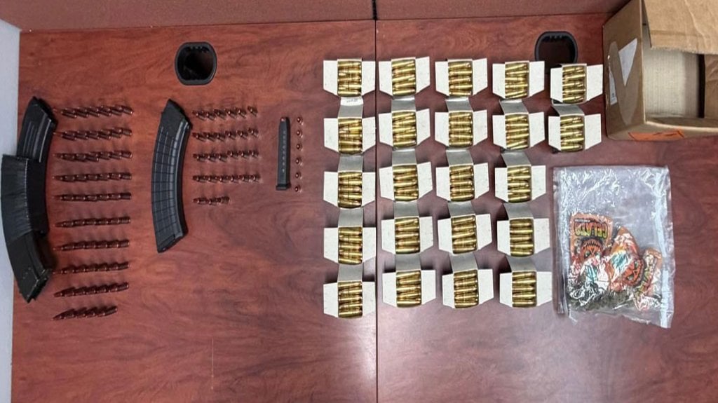  Video: Ocupan municiones en vehículo luego de persecución en Bayamón 