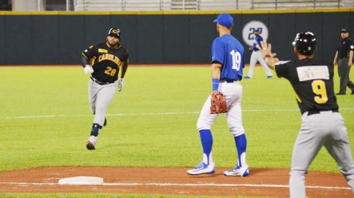 Carolina detiene a los Cangrejeros con gran actuaciÃ³n de Mario Santiago