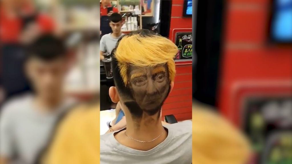 

	


Video:&nbsp;Extra&ntilde;o corte de pelo con el rostro de Trump crea sensaci&oacute;n en las redes


