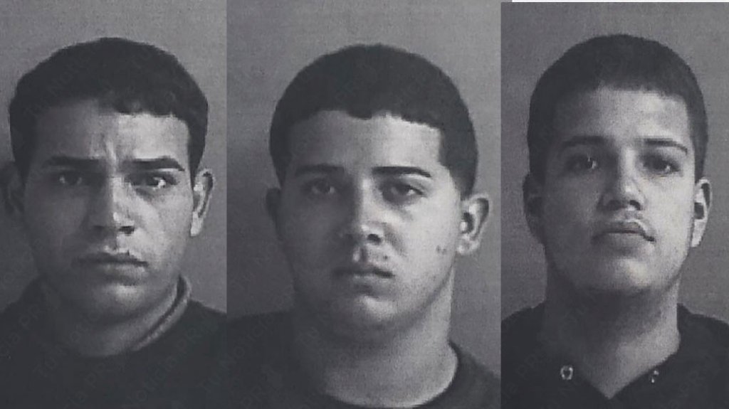  Transitaban a mas de 100 millas por el expreso 22 al ser detenidos les ocuparon un arma de fuego 