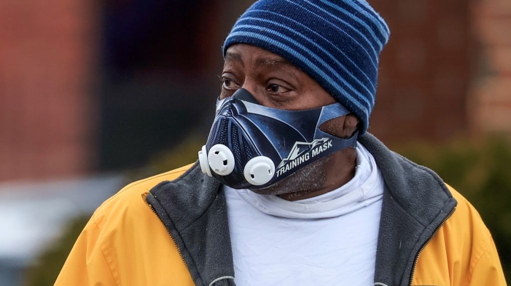  Illinois extiende un mes la cuarentena y obliga a usar m&aacute;scaras 