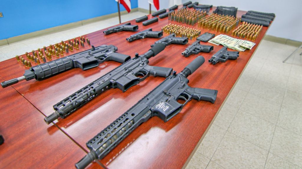  Polic&iacute;a municipal de San Juan incauta armas, municiones y dinero en operativo en Puerto Nuevo 