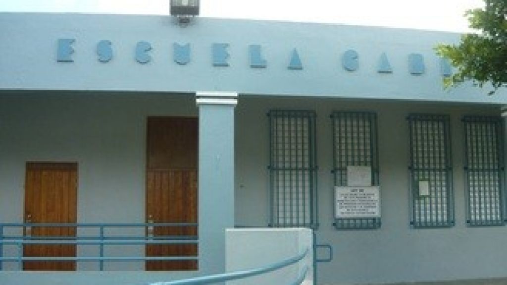  Hombre atacado a tiros se esconde en escuela elemental de Fajardo 