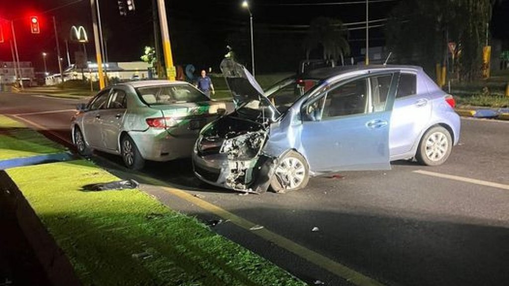  Muere conductor de 66 a&ntilde;os al impactar un auto en Lajas 