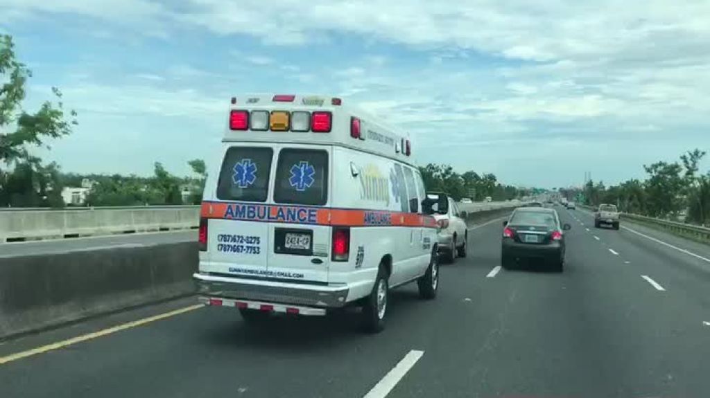 Video: Captan conductor imprudente en Dorado que bloquea el paso de una ambulancia en emergencia 