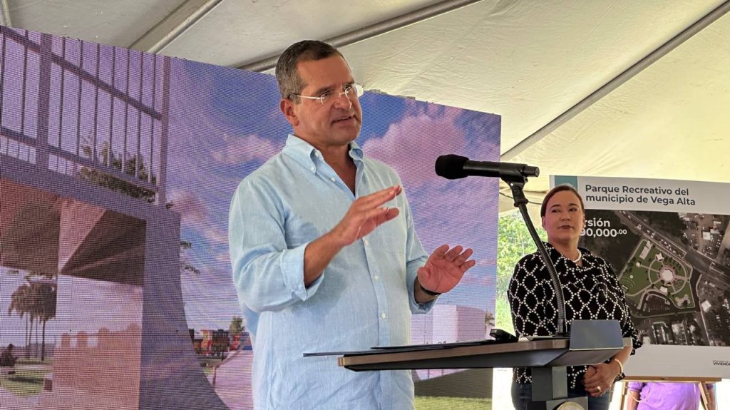  En La Parguera no se debe permitir ningún tipo de construcción dice gobernador quien refiere el asunto a la Legislatura 