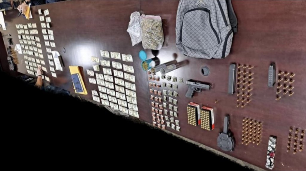  4 arrestados durante allanamientos en residencial de Ponce 