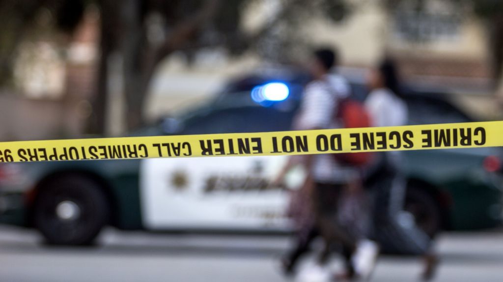  Detienen al sospecho de asesinar a sus padres en una universidad de Michigan 