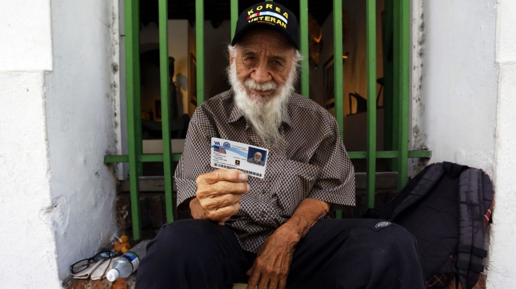  AARP entrega 100.000 d&oacute;lares para construir centro para ancianos en Lo&iacute;za 