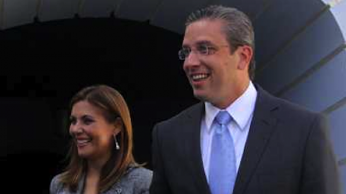 Gobernador y Primera Dama cumplen responsabilidad contributiva