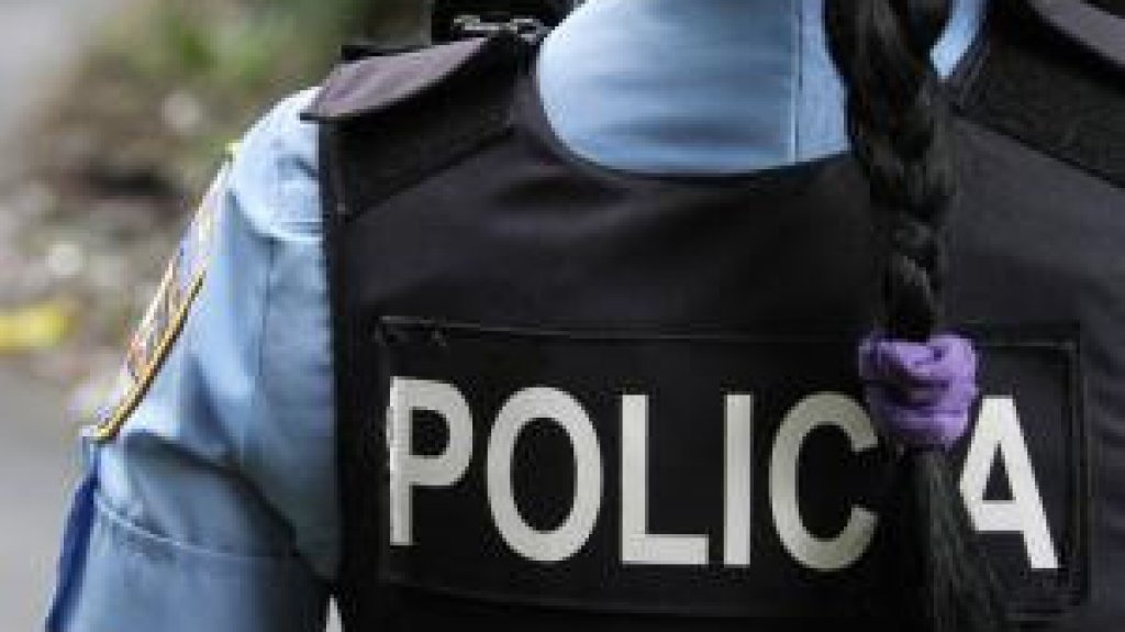  Arrestan en San Juan a mujer de 24 a&ntilde;os que encerr&oacute; en su casa a su pareja de 23 y no lo dejaba salir 