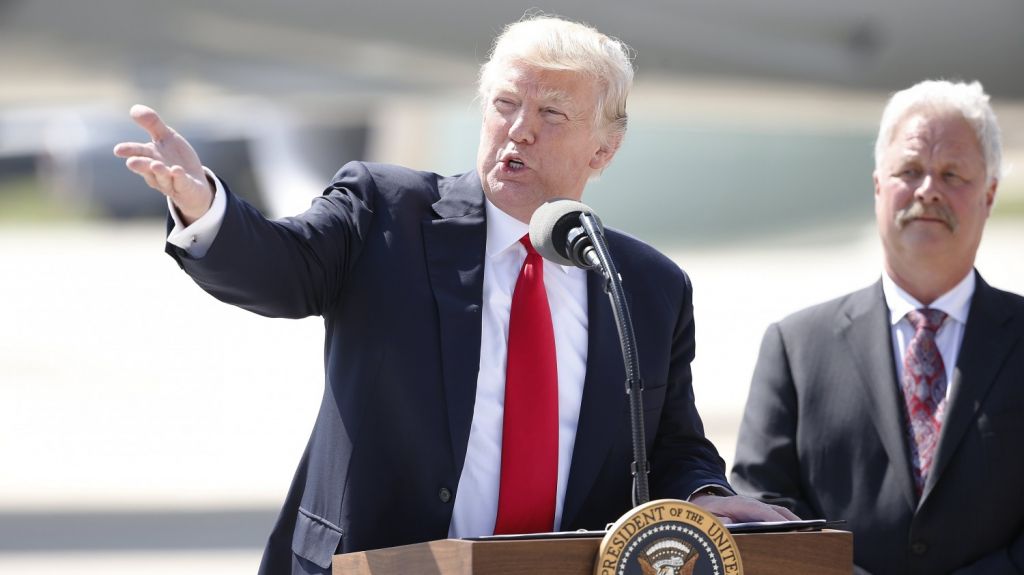  Trump espera que China empiece pronto a comprar productos agr&iacute;colas del pa&iacute;s 