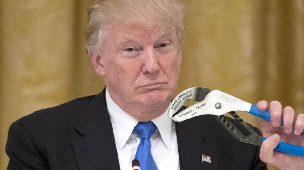 Trump hace parada no anunciada en una estaciÃ³n de bomberos del sur de Florida