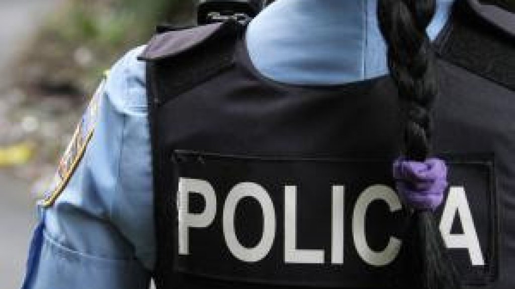  Dos mujeres arrestadas, una agredi&oacute; un polic&iacute;a municipal en San Juan y otra a un polic&iacute;a estatal en el cuartel general 