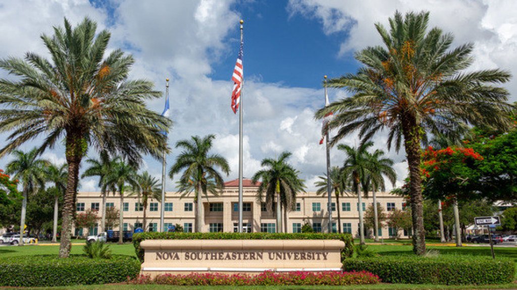  Universidad de Florida exige a personal y alumnos vacunarse antes de agosto 