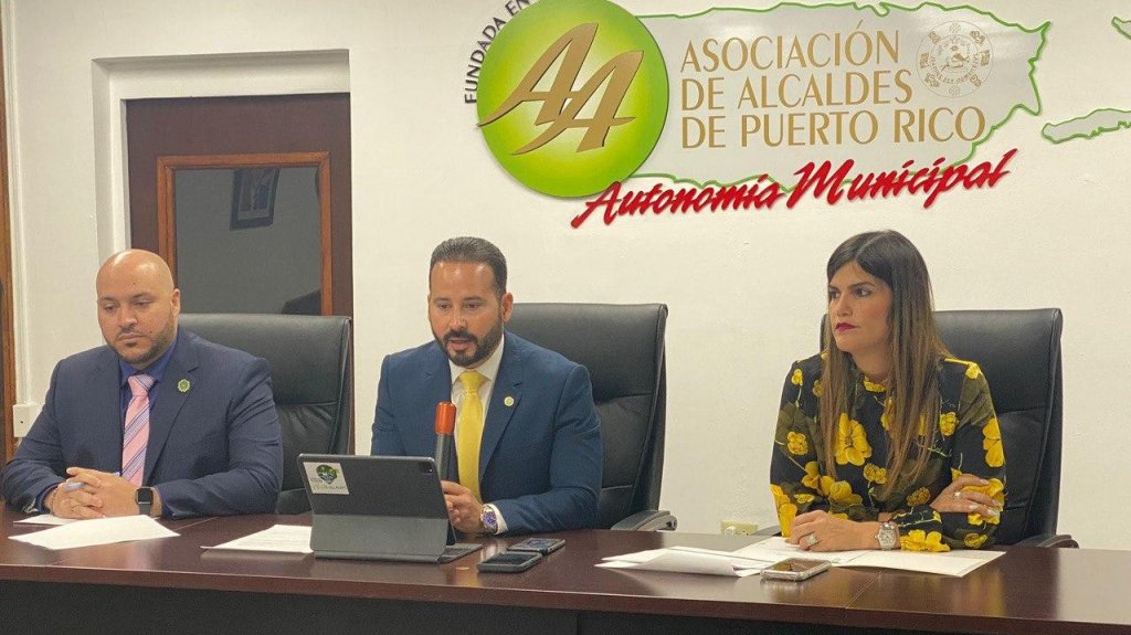  Alcaldes asociados describen retos en reconstrucción post-huracanes 