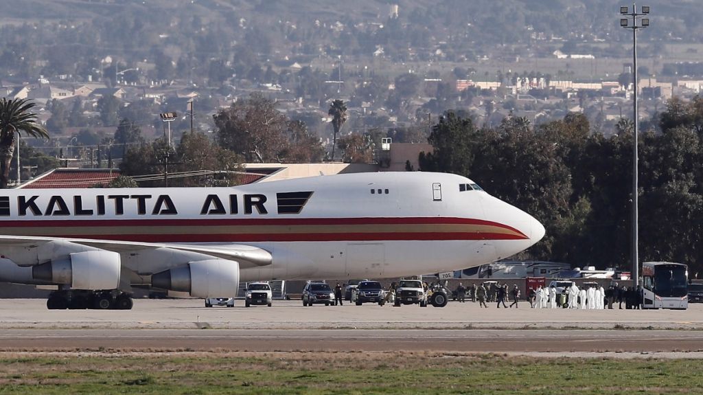  Aterriza en California un avi&oacute;n con 200 evacuados de China por el coronavirus 
