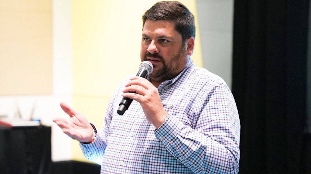  No se van a cerrar las escuelas p&uacute;blicas ni privadas dice secretario de Salud 