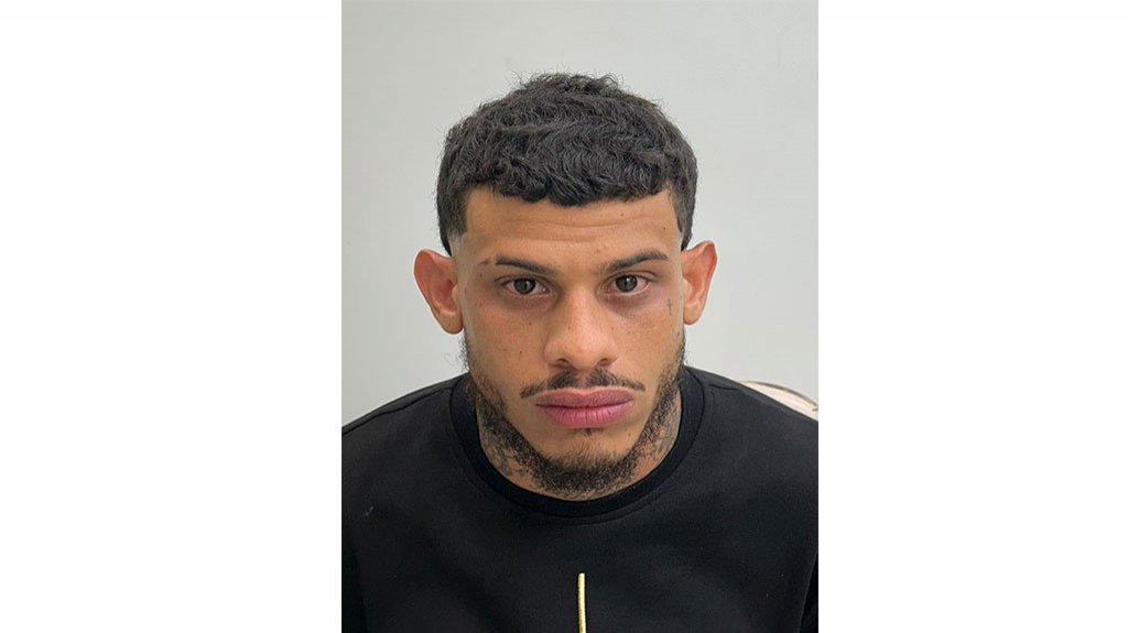  Lo buscaban por ley 54, apuntar y disparar un arma y lo &ldquo;Pillaron&rdquo; ayer &ldquo;Jangueando&rdquo; en Distrito T Mobile 