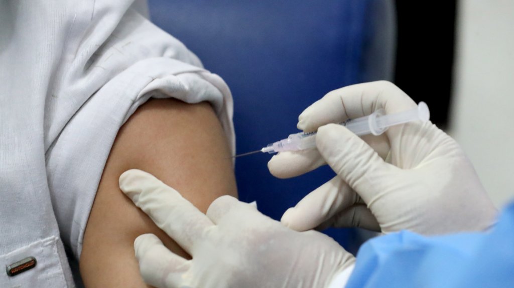  Científicos avisan que una vacuna no hará desaparecer milagrosamente la covid 