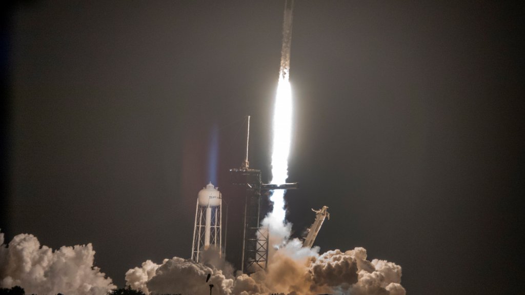  Con nuevo despegue, la NASA y SpaceX celebran el sue&ntilde;o de m&aacute;s viajes a la EEI 