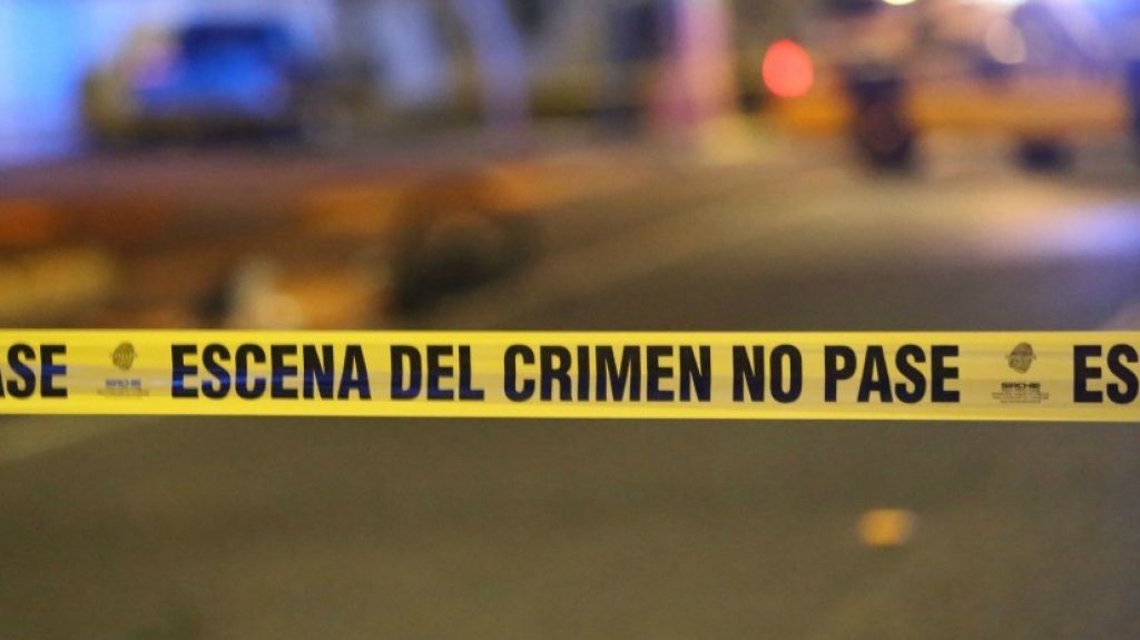  Hombre halla cad&aacute;ver envuelto en s&aacute;bana en medio de la calle en R&iacute;o Piedras 