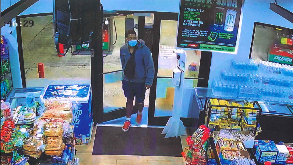  Publican fotos de &ldquo;Caco&rdquo; que asalt&oacute; gasolinera en Lo&iacute;za 