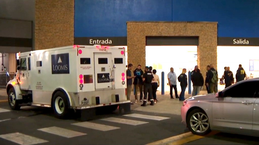  Video: Investigan posible trabajo interno en asalto a cami&oacute;n blindado 