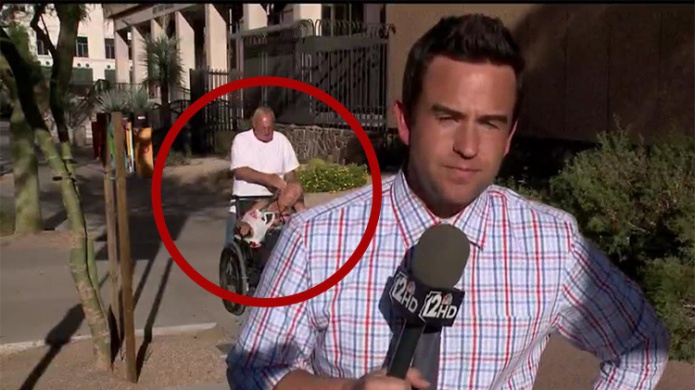 Video: HacÃ­a un reportaje en vivo mientras a sus espaldas pasÃ³ esto