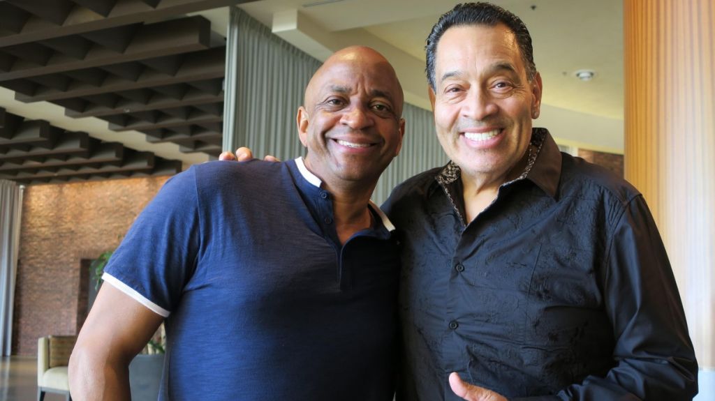  M&uacute;sicos boricuas Tito Nieves y Sergio George lanzan disco de &eacute;xitos propios 