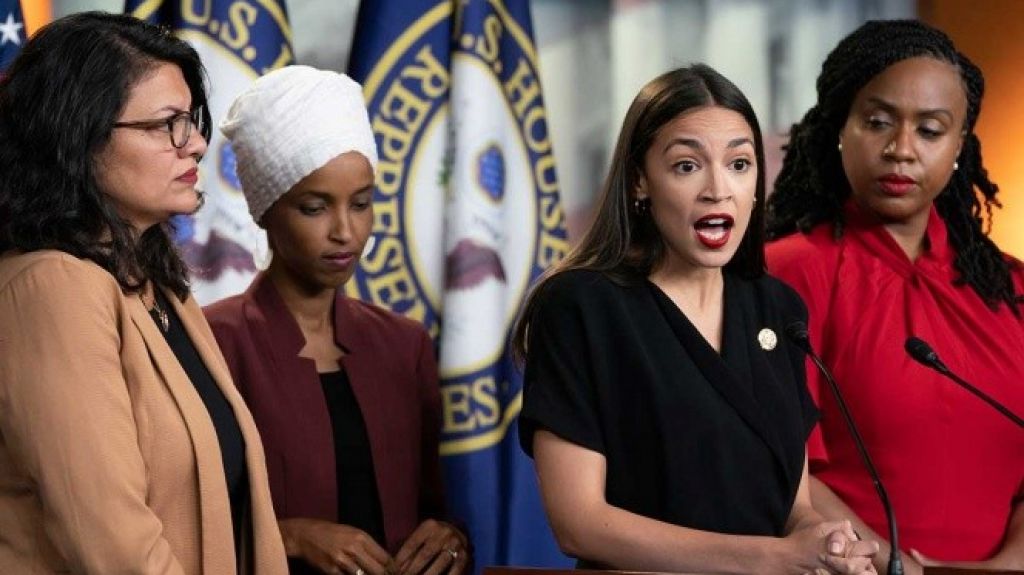  Trump vuelve a atacar a legisladoras: "d&eacute;biles e inestables" 