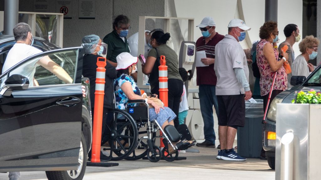  Con casi 9.000 casos nuevos en un dia, Florida alcanza preocupante r&eacute;cord 