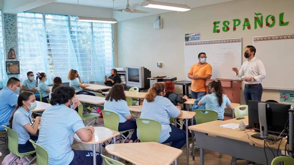  Legisladores impulsan proyecto que busca establecer n&uacute;mero m&aacute;ximo de estudiantes por sal&oacute;n en las escuelas p&uacute;blicas 