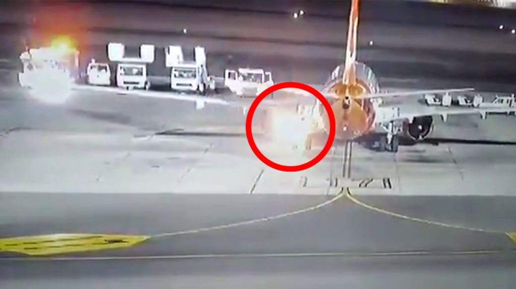  VIDEO: Un avi&oacute;n de pasajeros sufre un incendio momentos despu&eacute;s de aterrizar en Egipto 