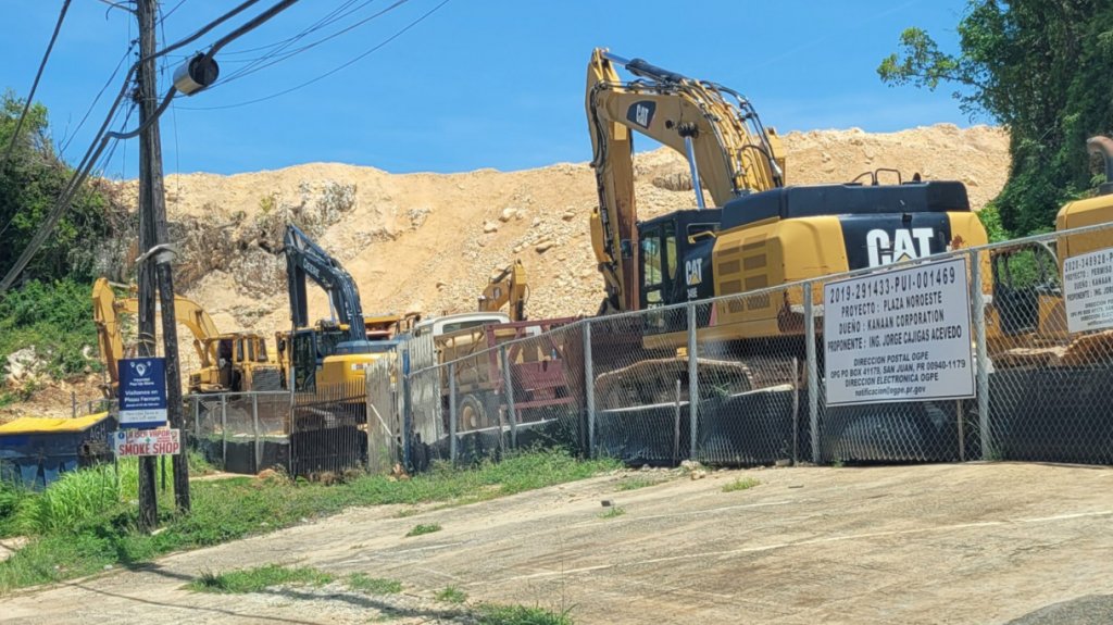  Exigen detener construcci&oacute;n de centro comercial en Aguadilla ante impacto ambiental en la zona c&aacute;rsica 