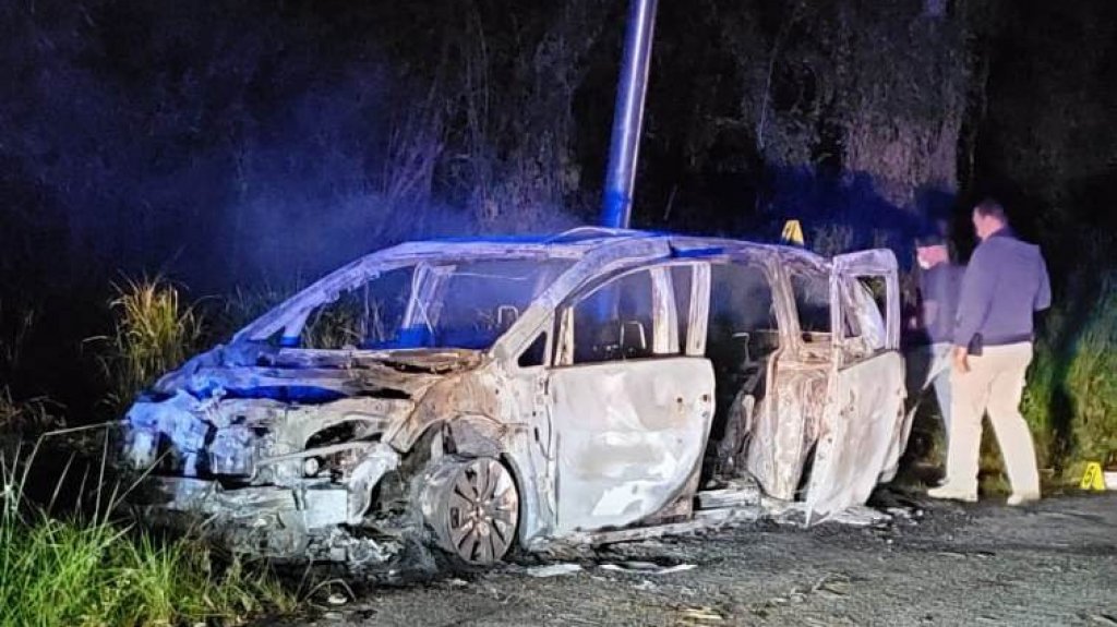  Hallan cad&aacute;ver calcinado de una persona en el ba&uacute;l de una guagua incendiada en Ciales 