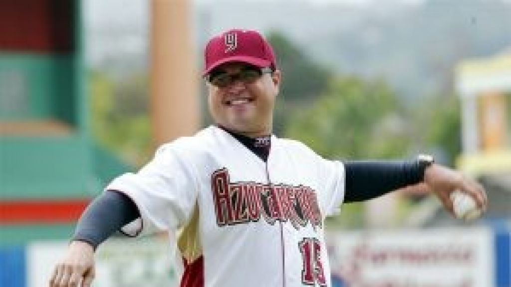  Exaltan al exlanzador Wilfredo “Cano” Vélez en universidad de Tennessee 